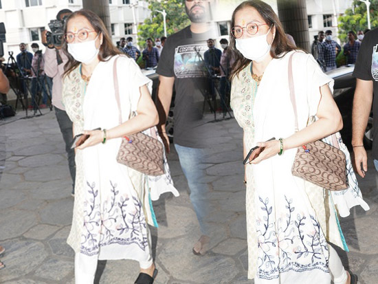 Jaya Prada at Apollo hospital for sai dharam tej Jaya Prada at Apollo hospital for sai dharam tej